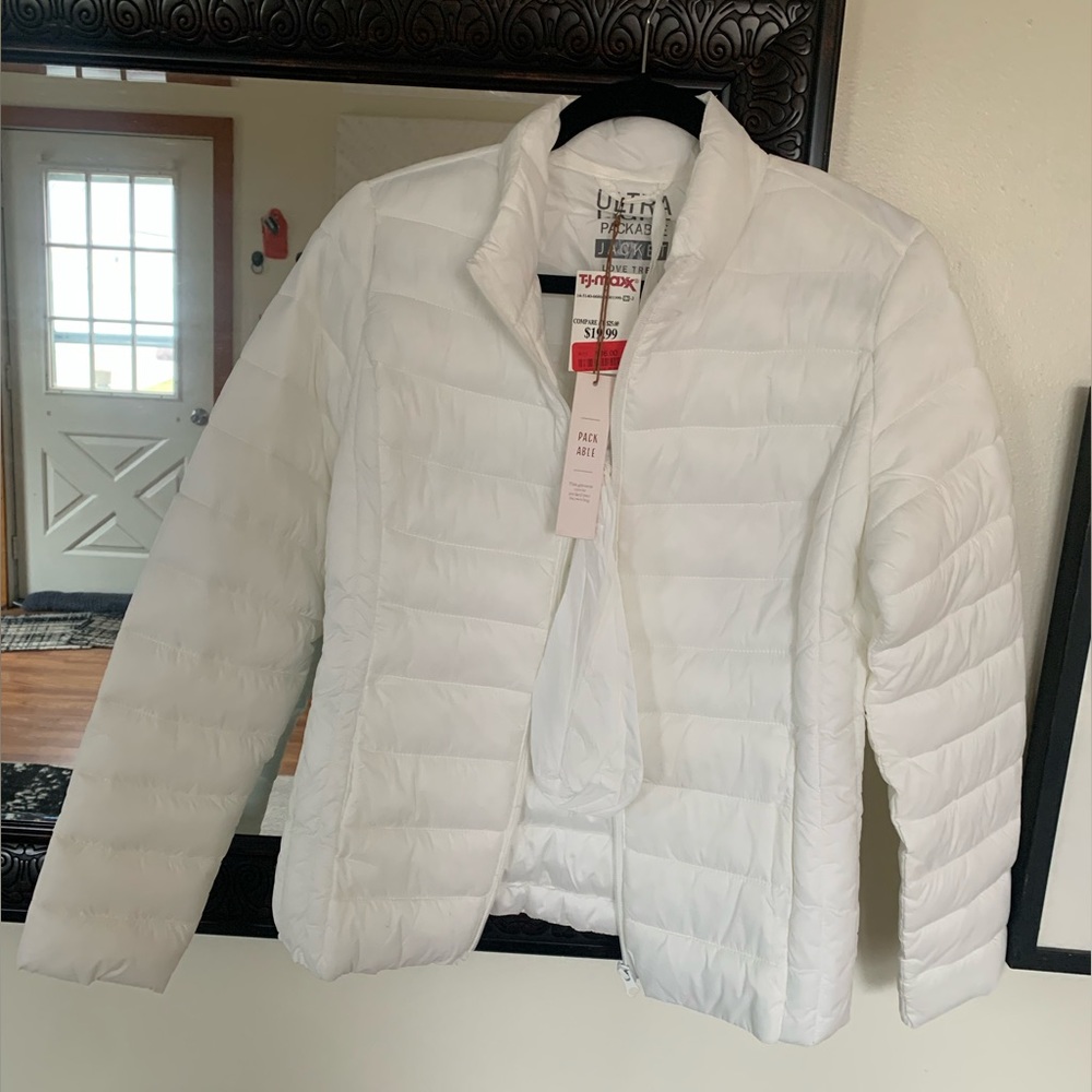 Love Tree Ultra Light Packable puffer jacket for Spring White- NWT- Size M